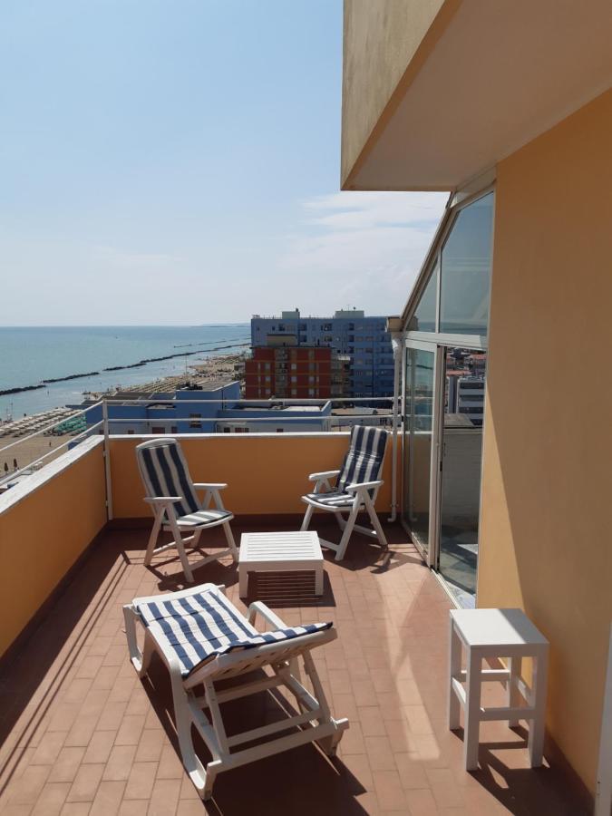 Апартаменты La Terrazza Sul Mare Монтесильвано Экстерьер фото