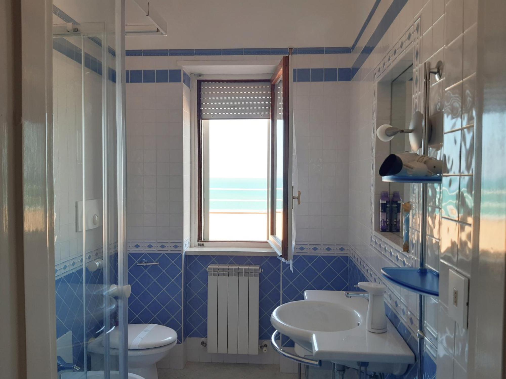 Апартаменты La Terrazza Sul Mare Монтесильвано Экстерьер фото