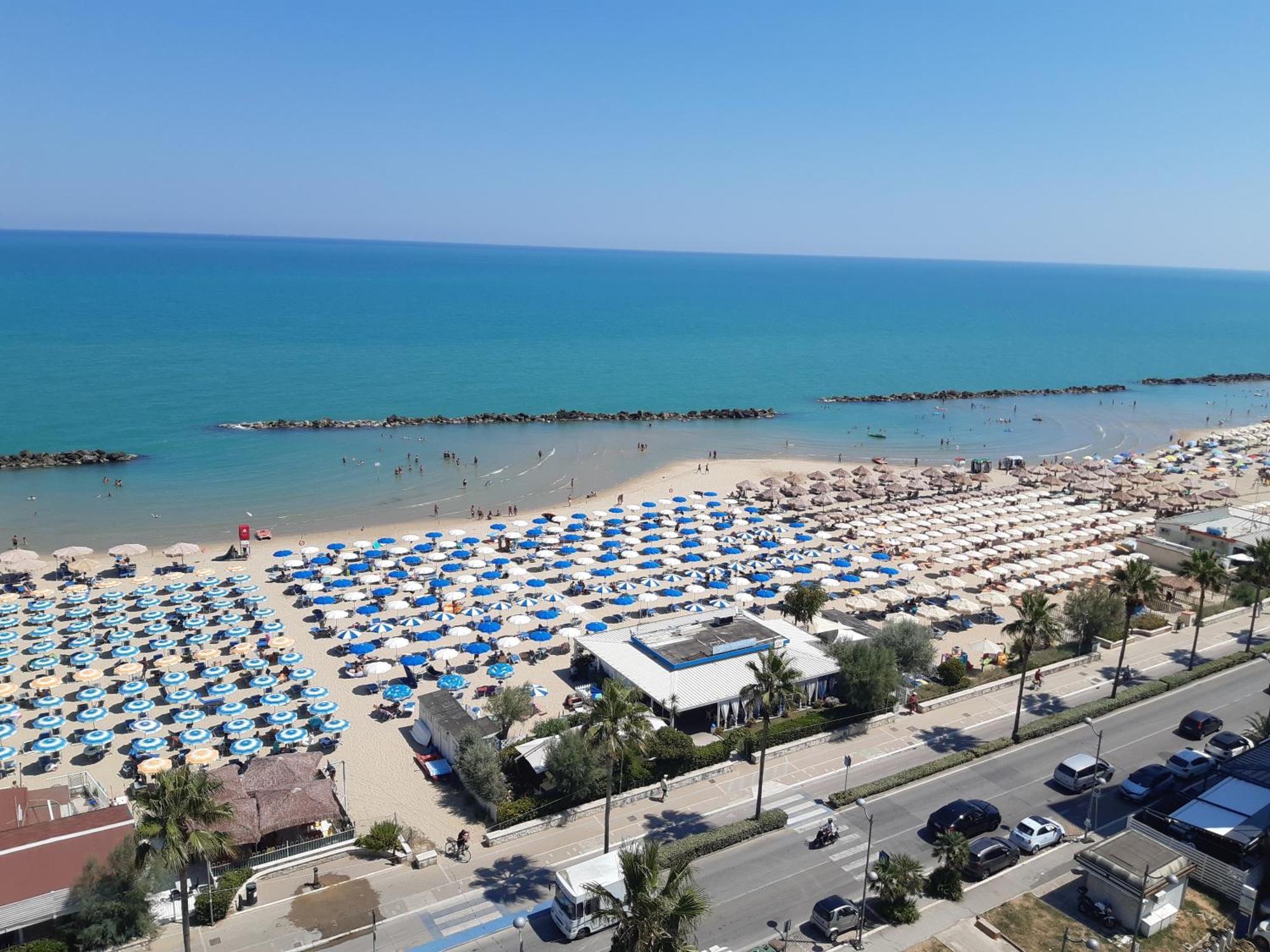 Апартаменты La Terrazza Sul Mare Монтесильвано Экстерьер фото